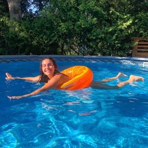 Meet your Posher, Julia